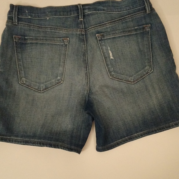 💢Distressed ANN TAYLOR LOFT Jean Shorts-Size 30 - Picture 3 of 5